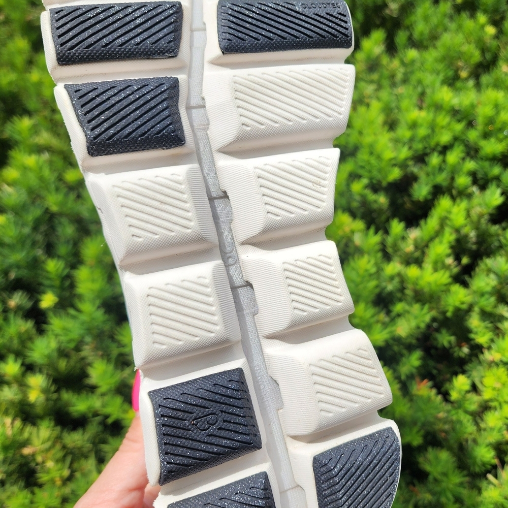 Women's On Running X Shift Size 11 - Picture 6 of 9